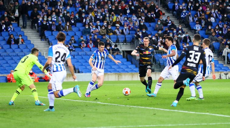San Sebastian RB Leipzig 24 02 2022 Donostia San Sebastian, 24 02 2022, Estadio Anoeta, Football, UEFA Europa League, Play Off Rückspiel , Real Sociedad San Sebastian ESP vs RB Leipzig GER , In picture Chance RB Leipzig Lukas Klostermann 16, RB Leipzig in Spanish Strfraum , UEFA regulations prohibit any use of photographs as image sequences and or quasi video , Picture Point