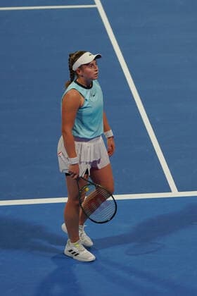Doha, 24.02.2022 TENIS ZIEMNY KOBIET TURNIEJ WTA, Tennis Damen 1000 DOHA QATAR TOTAL ENERGIES OPEN TENNIS WOMEN TOURNAMENT WTA 1000 DOHA QATAR TOTAL ENERGIES OPEN NZ Garbine Muguruza Jelena Ostapenko FOT. Dominik Buszek 400mm NEWSPIX.PL --- Newspix.pl  20220224_BUSZEK_099