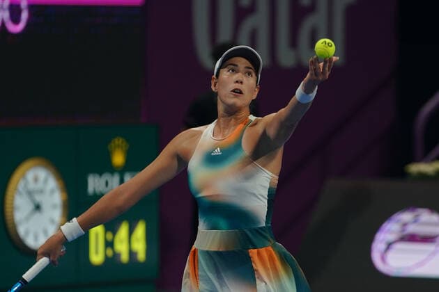 Doha, 24.02.2022 TENIS ZIEMNY KOBIET TURNIEJ WTA, Tennis Damen 1000 DOHA QATAR TOTAL ENERGIES OPEN TENNIS WOMEN TOURNAMENT WTA 1000 DOHA QATAR TOTAL ENERGIES OPEN NZ Garbine Muguruza Jelena Ostapenko FOT. Dominik Buszek 400mm NEWSPIX.PL --- Newspix.pl  20220224_BUSZEK_106