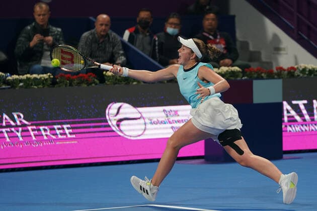 Doha, 24.02.2022 TENIS ZIEMNY KOBIET TURNIEJ WTA, Tennis Damen 1000 DOHA QATAR TOTAL ENERGIES OPEN TENNIS WOMEN TOURNAMENT WTA 1000 DOHA QATAR TOTAL ENERGIES OPEN NZ Garbine Muguruza Jelena Ostapenko FOT. Dominik Buszek 400mm NEWSPIX.PL --- Newspix.pl  20220224_BUSZEK_112