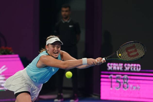 Doha, 24.02.2022 TENIS ZIEMNY KOBIET TURNIEJ WTA, Tennis Damen 1000 DOHA QATAR TOTAL ENERGIES OPEN TENNIS WOMEN TOURNAMENT WTA 1000 DOHA QATAR TOTAL ENERGIES OPEN NZ Garbine Muguruza Jelena Ostapenko FOT. Dominik Buszek 400mm NEWSPIX.PL --- Newspix.pl  20220224_BUSZEK_114