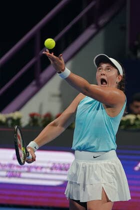 Doha, 24.02.2022 TENIS ZIEMNY KOBIET TURNIEJ WTA, Tennis Damen 1000 DOHA QATAR TOTAL ENERGIES OPEN TENNIS WOMEN TOURNAMENT WTA 1000 DOHA QATAR TOTAL ENERGIES OPEN NZ Garbine Muguruza Jelena Ostapenko FOT. Dominik Buszek 400mm NEWSPIX.PL --- Newspix.pl  20220224_BUSZEK_122