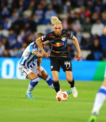 San Sebastian RB Leipzig 24 02 2022 Donostia San Sebastian, 24 02 2022, Estadio Anoeta, Football, UEFA Europa League, Play Off Rückspiel , Real Sociedad San Sebastian ESP vs RB Leipzig GER , Pictured from front Kevin Kampl 44, RB Leipzig , Rafinha 17, San Sebastian , UEFA regulations prohibit any use of photographs as image sequences and or quasi video , Picture Point