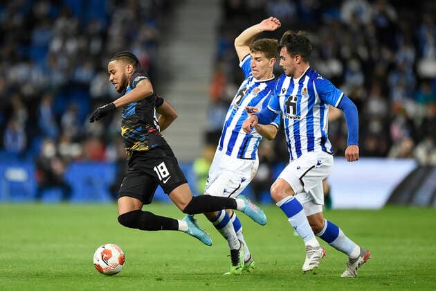ESP: Real Sociedad - RB Leipzig. UEFA Europa League Christopher Nkunku of RB Leipzig and Ahien Munoz of Real Sociedad during the UEFA Europa League match, round of 32 between Real Sociedad v RB Leipzig played at Reale Arena Stadium on February 24, 2022 in San Sebastian, Spain. (Cesar Ortiz PRESSINPHOTO) kpng Copyright: xCesarxOrtizx xPRESSINPHOTOx PS_220224_020