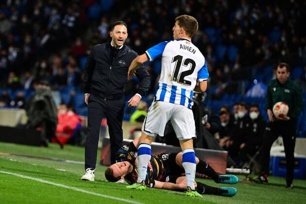 Domenico Tedesco head coach Leipzig gives himself after foul on Lukas Klostermann 16 Leipzig , Real Sociedad vs RB Leipzig, Europa League, PLayoff second leg, 24 02 2022 Copyright: xkolbert-press MarcxNiemeyerx