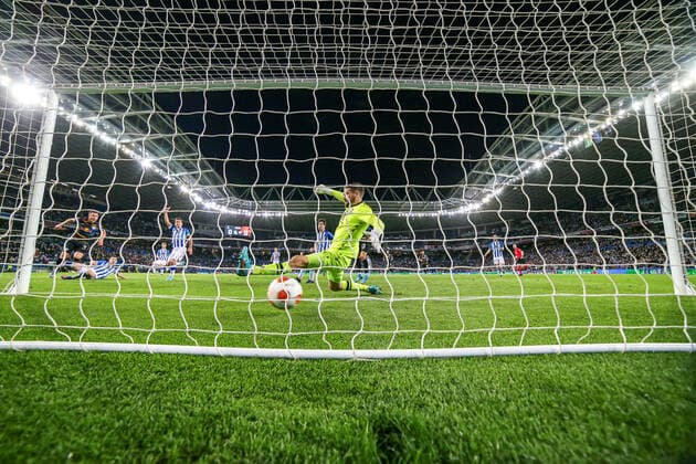 Willi Orban RB Leipzig, 04 shoots the goal to 0 1, ESP, Real Sociedad vs RB Leipzig, UEFA Europa League Play Offs, season 2021 2022, 24 02 2022, DFB DFL regulations prohibit any use of photographs as image sequences and or quasi video , ESP, Real Sociedad vs RB Leipzig, UEFA Europa League Play Offs, season 2021 2022, 24 02 2022 San Sebastian Copyright: xEibner-Pressefoto GabrielxBoiax EP_EEP