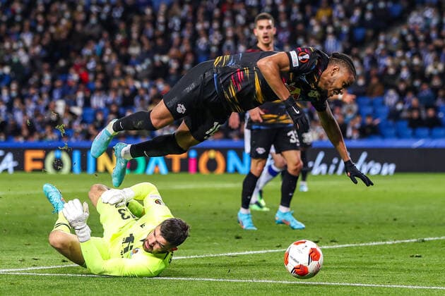 Christopher Nkunku RB Leipzig, 18 one-on-one with goalkeeper Mathew Ryan Real Sociedad, 13 , ESP, Real Sociedad vs RB Leipzig, UEFA Europa League Play Offs, Spielzeit 2021 2022, 24 02 2022, DFB DFL regulations prohibit any use of photographs as image sequences and or quasi video , ESP, Real Sociedad vs RB Leipzig, UEFA Europa League Play Offs, Spielzeit 2021 2022, 24 02 2022 San Sebastian Copyright: xEibner-Pressefoto GabrielxBoiax EP_EEP