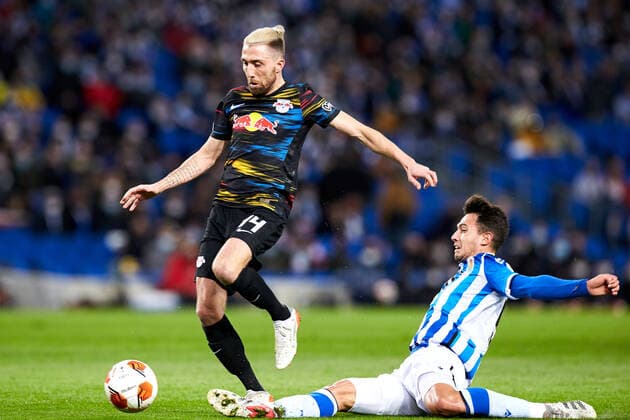 February 24, 2022, SAN SEBASTIAN, GUIPUZCOA, SPAIN: Tyler Adams of RB Leipzig competes for the ball with Martin Zubimendi of Real Sociedad during the UEFA Europa League Knockout Round Play-Offs Leg One match between, Real Sociedad and RB Leipzig at Reale Arena on 24 of February, 2022 in San Sebastian, Spain. SAN SEBASTIAN SPAIN - ZUMAa181 20220224_zaa_a181_005 Copyright: xRicardoxLarreinax