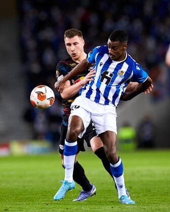 February 24, 2022, SAN SEBASTIAN, GUIPUZCOA, SPAIN: Alexander Isak of Real Sociedad competes for the ball with Willi Orban of RB Leipzig during the UEFA Europa League Knockout Round Play-Offs Leg One match between, Real Sociedad and RB Leipzig at Reale Arena on 24 of February, 2022 in San Sebastian, Spain. SAN SEBASTIAN SPAIN - ZUMAa181 20220224_zaa_a181_008 Copyright: xRicardoxLarreinax