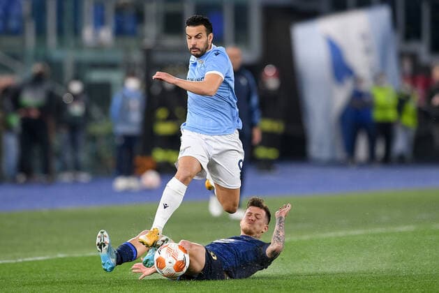Pedro of SS Lazio and Otavio of FC Porto compete for the ball during the UEFA Europa League Knockout Round Play-Offs Leg two between SS Lazio and FC Porto at Stadio Olimpico, Rome, Italy on 24 February 2022. Photo by Giuseppe Maffia. Rome Stadio Olimpico Rome Italy Copyright: xGiuseppexMaffiax SP24-254-030