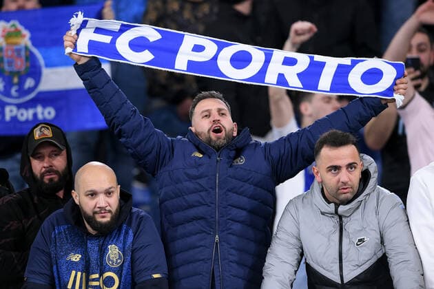FC Porto fans cheer on the stands during the UEFA Europa League Knockout Round Play-Offs Leg two between SS Lazio and FC Porto at Stadio Olimpico, Rome, Italy on 24 February 2022. Photo by Giuseppe Maffia. Rome Stadio Olimpico Rome Italy Copyright: xGiuseppexMaffiax SP24-254-033