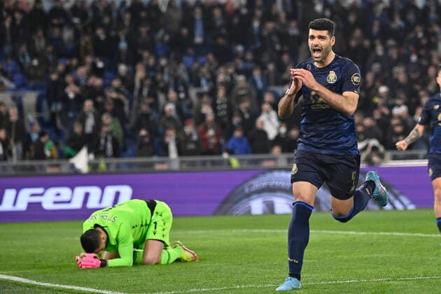 Sport Bilder des Tages Photo Fabrizio Corradetti LaPresse February 24st 2022 Roma (Italy) Soccer Lazio - Porto Europa League 2021-2022 Play Off return - Olimpico Stadium of Roma In the pic: Mehdi Taremi (FC Porto) celebrates after scoring the goal 1-1  Copyright: xFabrizioxCorradettix xLaPressex