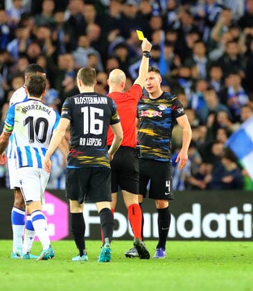 San Sebastian RB Leipzig 24 02 2022 Donostia San Sebastian, 24 02 2022, Estadio Anoeta, Football, UEFA Europa League, Play Off Rückspiel , Real Sociedad San Sebastian ESP vs RB Leipzig GER , In picture Yellow card for Willi Orban 4, RB Leipzig , UEFA regulations prohibit any use of photographs as image sequences and or quasi video , Picture Point