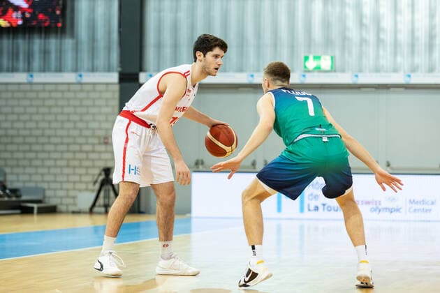 24 02 2022, Fribourg, Hall St Leonard, FIBA Men x92 s EuroBasket 2025 Pre Qualification Switzerland Ireland, 19 Robert Zinn Switzerland face Ã 7 Sean Flood Ireland Fribourg Hall St Leonard Fribourg Switzerland  Copyright: xJustPictures.ch SirianexDavetx