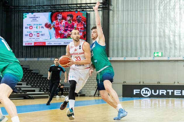24 02 2022, Fribourg, Hall St Leonard, FIBA Men x92 s EuroBasket 2025 Pre Qualification Switzerland Ireland, 33 Marko Mladjan Switzerland face Ã 15 James Gormley Ireland Fribourg Hall St Leonard Fribourg Switzerland  Copyright: xJustPictures.ch SirianexDavetx