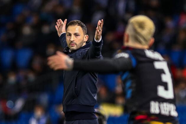 Domenico Tedesco RB Leipzig, head coach gestures, gestures, dissatisfied, disappointed disappointed, ESP, Real Sociedad vs RB Leipzig, UEFA Europa League Play Offs, season 2021 2022, 24 02 2022, DFB DFL regulations prohibit any use of photographs as image sequences and or quasi video , ESP, Real Sociedad vs RB Leipzig, UEFA Europa League Play Offs, season 2021 2022, 24 02 2022 San Sebastian Copyright: xEibner-Pressefoto GabrielxBoiax EP_EEP