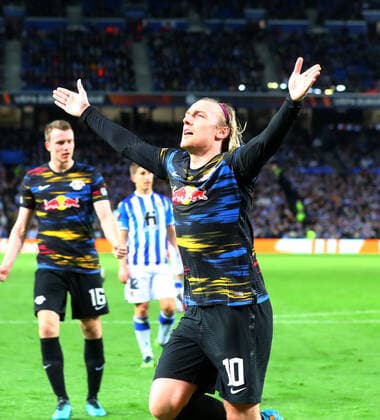 San Sebastian RB Leipzig 24 02 2022 Donostia San Sebastian, 24 02 2022, Estadio Anoeta, Football, UEFA Europa League, Play Off Rückspiel , Real Sociedad San Sebastian ESP vs RB Leipzig GER , In picture Goal for RB Leipzig Emil Forsberg 10, RB Leipzig scores 1 3 on handball and cheers , UEFA regulations prohibit any use of photographs as image sequences and or quasi video , Picture Point