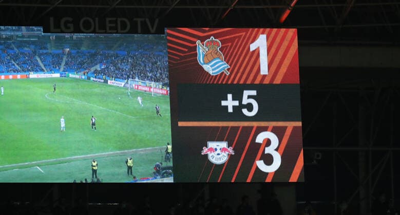San Sebastian RB Leipzig 24 02 2022 Donostia San Sebastian, 24 02 2022, Estadio Anoeta, Football, UEFA Europa League, Play Off Rückspiel , Real Sociedad San Sebastian ESP vs RB Leipzig GER 1 3 0 1 , In picture The final score of the match on the scoreboard , UEFA regulations prohibit any use of photographs as image sequences and or quasi video , Picture Point