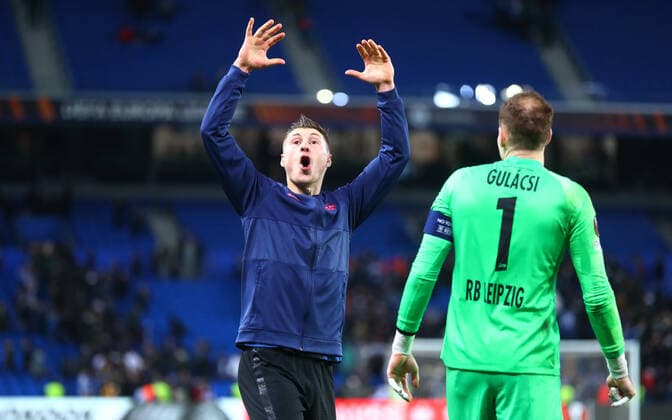 San Sebastian RB Leipzig 24 02 2022 Donostia San Sebastian, 24 02 2022, Estadio Anoeta, Football, UEFA Europa League, Play Off Rückspiel , Real Sociedad San Sebastian ESP vs RB Leipzig GER 1 3 0 1 , Pictured cheering after the end of the match at RB Leipzig , UEFA regulations prohibit any use of photographs as image sequences and or quasi video , Picture Point