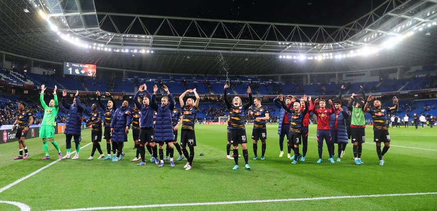 San Sebastian RB Leipzig 24 02 2022 Donostia San Sebastian, 24 02 2022, Estadio Anoeta, Football, UEFA Europa League, Play Off Rückspiel , Real Sociedad San Sebastian ESP vs RB Leipzig GER 1 3 0 1 , Pictured cheering after the end of the match at RB Leipzig , UEFA regulations prohibit any use of photographs as image sequences and or quasi video , Picture Point