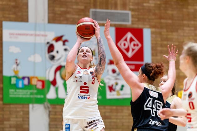 Basketball DBBL 18 Matchday GiroLive Panthers Osnabrück TK Hannover on 23 02 2022 in the OSC Hall in Osnabrück Samantha Führing Fuehring Panthers Osnabrueck at a throw PD
