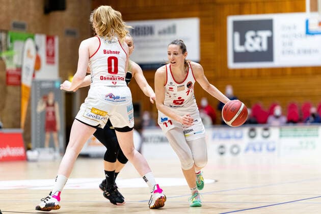 Basketball DBBL 18 Matchday GiroLive Panthers Osnabrück TK Hannover on 23 02 2022 in the OSC Hall in Osnabrück Eva Rupnik Panthers Osnabrueck on the ball PD
