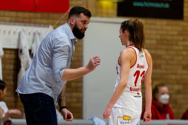 Basketball DBBL 18 match day GiroLive Panthers Osnabrück TK Hannover on 23 02 2022 in the OSC Hall in Osnabrück coach Sasa Cuic Panthers Osnabrueck in conversation with Eva Rupnik Panthers Osnabrueck PD