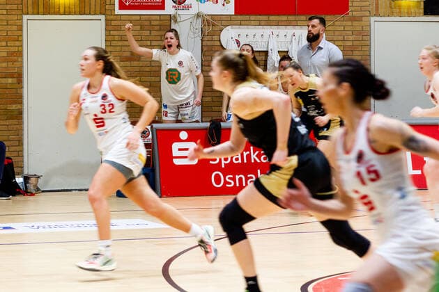 Basketball DBBL 18 match day GiroLive Panthers Osnabrück TK Hanover on 23 02 2022 in the OSC Hall in Osnabrück Merit Brennecke Panthers Osnabrueck cheers on the sidelines PD