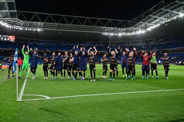 Leipzig team celebrates victory with fans, Real Sociedad vs RB Leipzig, Europa League, PLayoff second leg, 24 02 2022 Copyright: xkolbert-press MarcxNiemeyerx
