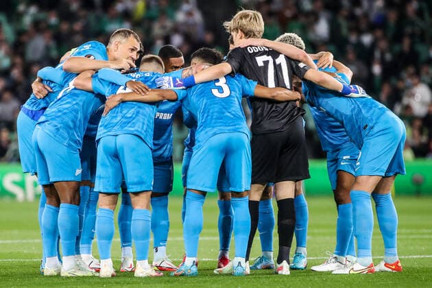 SEVILLE, SPAIN â€“ FEBRUARY 24, 2022: Zenit St Petersburg players huddle before the second leg of their UEFA Europa League playoff fooball match against Betis at Benito Villamarin Stadium. Alexander Demianchuk TASS  TS1254A1