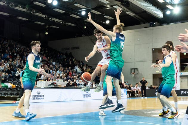 24 02 2022, Fribourg, Hall St Leonard, FIBA Men x92 s EuroBasket 2025 Pre Qualification Switzerland Ireland, 19 Robert Zinn Switzerland face Ã 15 James Gormley Ireland Fribourg Hall St Leonard Fribourg Switzerland  Copyright: xJustPictures.ch SirianexDavetx