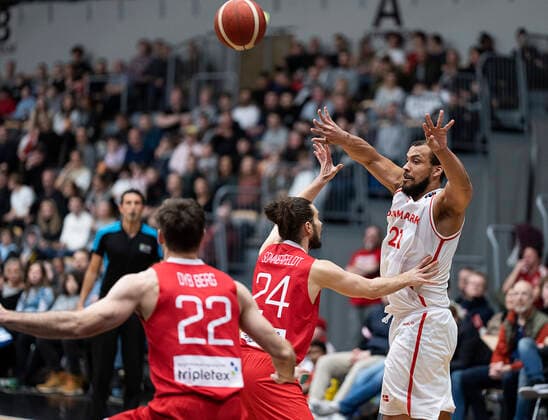 Norways Torgrim Sommerfeldt and Denmarks Kevin Larsen Denmark meet Norway in a European Championship qualifier in basketball, played in Naestved, Thursday 24 February 2022, Naestved Denmark  Copyright: fotograf@clausbech.dk ClausxBechx Cop10173 spdk20220224-212843-L