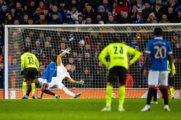 Mandatory Credit: Photo by Kirk O Rourke Rangers FC Shutterstock (12821153ah) Donyell Malen of Borussia Dortmund scores past Rangers goalkeeper Allan McGregor during the last 32 Europa League match at Ibrox Stadium, Glasgow. Rangers v Borussia Dortmund, UEFA Europa League, Play-offs, Second Leg, Football, Ibrox Stadium, Glasgow, UK - 24 Feb 2022 Rangers v Borussia Dortmund, UEFA Europa League, Play-offs, Second Leg, Football, Ibrox Stadium, Glasgow, UK - 24 Feb 2022 Copyright: xKirkxO Rourke RangersxFC Shutterstockx 12821153ah