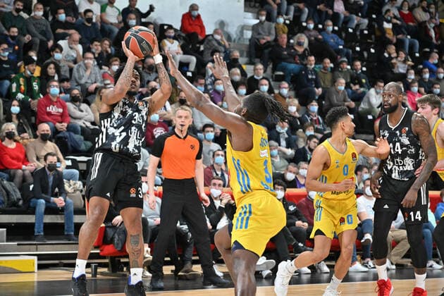 Chris Jones (asvel) vs Jaleen Smith (berlin) BASKETBALL : LDLC ASVEL vs Alba Berlin - Euroligue - 24 02 2022 FredericChambert Panoramic 