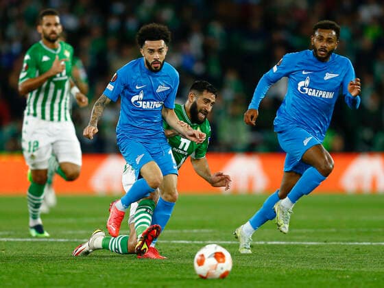 ESP: Real Betis-Zenit. UEFA Europa League Nabil Fekir of Real Betis and Claudinho Rodrigues of Zenit during the UEFA Europa League match, round of 32 between Real Betis and Zenit played at Benito Villamarin Stadium on February 24, 2022 in Sevilla, Spain. (Antonio Pozo PRESSINPHOTO) kpng Copyright: xAntonioxPozox xPRESSINPHOTOx AP_240222_011