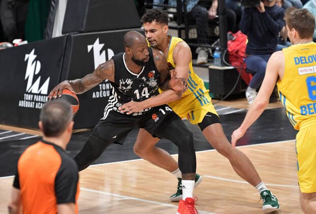 James Gist (asvel) vs Oscar Da Silva (berlin) BASKETBALL : LDLC ASVEL vs Alba Berlin - Euroligue - 24 02 2022 FredericChambert Panoramic 