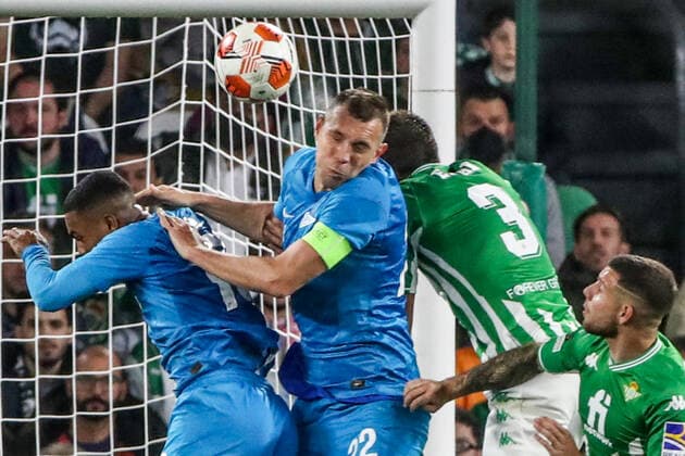 SEVILLE, SPAIN â€“ FEBRUARY 24, 2022: Zenit St Petersburg s Malcom, Artyom Dzyuba and Betis s Victor Camarasa and Aitor Ruibal (L-R) in the second leg of a UEFA Europa League playoff fooball match between Betis and Zenit St Petersburg at Benito Villamarin Stadium. Alexander Demianchuk TASS  TS1254D2