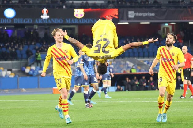 February 24, 2022, Naples, Campania, Italy: Fr. Aubameyang of Barcelona scores the 4 goals at Napoli and celebrates with his teammates doing a stunt like the circus performers.During the Europa League Football match SSC Napoli vs FC Barcelona, Barca on February 24, 2022 at the Diego Armando Maradona stadium in Naples..In picture: Supporters Barcelona Naples Italy - ZUMAs236 20220224_zap_s236_046 Copyright: xFabioxSassox