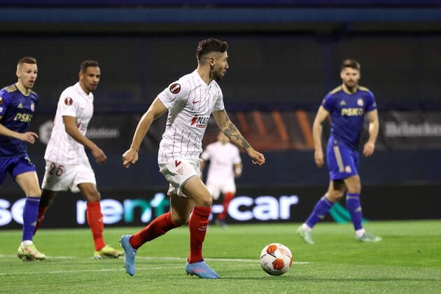 Dinamo Zagreb v Sevilla FC: Knockout Round Play-Offs Leg Two - UEFA Europa League ZAGREB, CROATIA - FEBRUARY 24: Gonzalo Montiel of Sevilla FC controls the ball during the UEFA Europa League Knockout Round Play-Offs Leg Two match between Dinamo Zagreb and Sevilla FC at Maksimir Stadium on February 24, 2022 in Zagreb, Croatia. LukaxStanzl PIXSELL