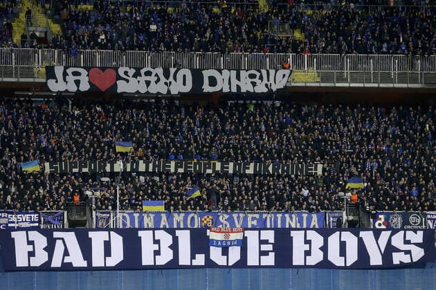 Sport Themen der Woche KW08 Dinamo Zagreb v Sevilla FC: Knockout Round Play-Offs Leg Two - UEFA Europa League ZAGREB, CROATIA - FEBRUARY 24: Fans of Dinamo Zagreb holding up a banner Support to the people of Ukraine during the UEFA Europa League Knockout Round Play-Offs Leg Two match between Dinamo Zagreb and Sevilla FC at Maksimir Stadium on February 24, 2022 in Zagreb, Croatia. IgorxKralj PIXSELL
