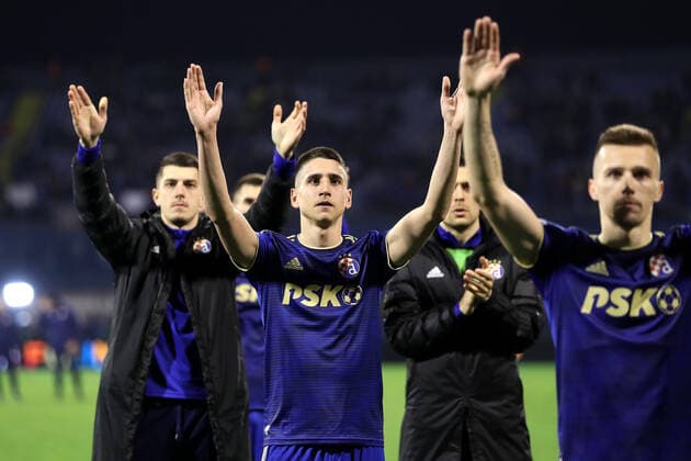 Dinamo Zagreb v Sevilla FC: Knockout Round Play-Offs Leg Two - UEFA Europa League ZAGREB, CROATIA - FEBRUARY 24: Dinamo Zagreb players show appreciation to the fans after the UEFA Europa League Knockout Round Play-Offs Leg Two match between Dinamo Zagreb and Sevilla FC at Maksimir Stadium on February 24, 2022 in Zagreb, Croatia. LukaxStanzl PIXSELL