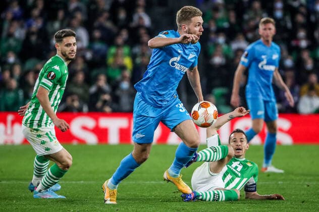 SEVILLE, SPAIN â€“ FEBRUARY 24, 2022: Betis s Alex Moreno (L), Andres Guardado (bottom R) and Zenit St Petersburg s Ivan Sergeyev (C front) in the second leg of a UEFA Europa League playoff fooball match between Betis and Zenit St Petersburg at Benito Villamarin Stadium. Alexander Demianchuk TASS  TS1254E7