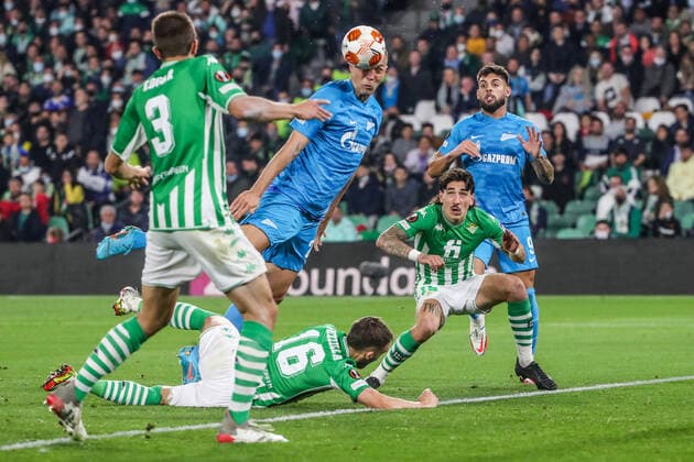 SEVILLE, SPAIN â€“ FEBRUARY 24, 2022: Betis s Victor Camarasa (L front), German Pezzella (bottom L), Hector Bellerin (R squatting) and Zenit St Petersburg s Artyom Dzyuba (L back) and Yuri Alberto (R upright) in the second leg of a UEFA Europa League playoff fooball match between Betis and Zenit St Petersburg at Benito Villamarin Stadium. The second leg ended in a 0-0 draw. Betis won the match. Alexander Demianchuk TASS  TS1254F2