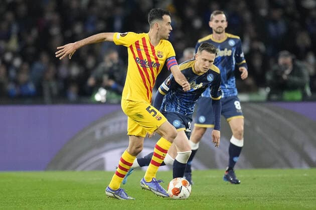 NAPLES, ITALY – FEBRUARY 24: Sergio Busquets of FC Barcelona, Barca vies with Piotr Zielinski of SSC Napoli during the UEFA Europa League match between SSC Napoli and FC Barcelona at Stadio Diego Armando Maradona on February 24, 2022 in Naples, Italy Copyright: xFotoagenziax