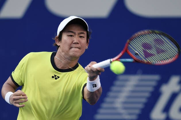 (220225) -- ACAPULCO, Feb. 25, 2022 -- Nishioka Yoshihito of Japan hits a return during the men s singles quarterfinal match against Daniil Medvedev of Russia at the 2022 ATP, Tennis Herren Mexican Open tennis tournament in Acapulco, Mexico, Feb. 24, 2022. ) (SP)MEXICO-ACAPULCO-TENNIS-ATP-MEXICAN OPEN-QUARTER FINALS XinxYuewei 