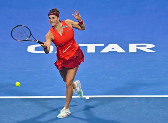 (220225) -- DOHA, Feb. 25, 2022 -- Aryna Sabalenka of Belarus hits a return during the quarterfinal match of WTA, Tennis Damen Qatar Open tennis tournament between Iga Swiatek of Poland and Aryna Sabalenka of Belarus at the Khalifa International Tennis Complex in Doha, capital of Qatar, Feb. 24, 2022. (Photo by Nikku Xinhua) (SP)QATAR-DOHA-TENNIS-QATAR OPEN-QUARTERFINAL yangyuanyong 