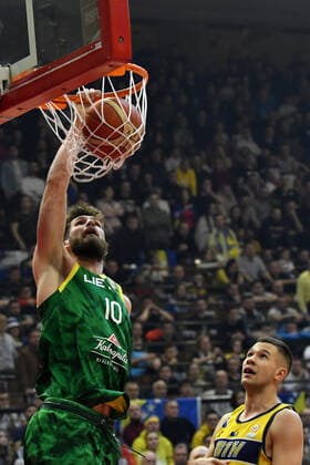 (220225) -- TUZLA, Feb. 25, 2022 -- Regimantas Miniotas (L) of Lithuania dunks during the group F first round match against Bosnia and Herzegovina (BiH) at the FIBA Basketball World Cup 2023 Qualifiers in Tuzla, Bosnia and Herzegovina, on Feb. 24, 2022. (Photo by Nedim Grabovica Xinhua) (SP)BOSNIA AND HERZEGOVINA-TUZLA-BASKETBALL-FIBA-BiH VS LITHUANIA Ermin 