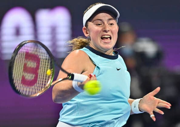 (220225) -- DOHA, Feb. 25, 2022 -- Jelena Ostapenko of Latvia returns the ball during the quarterfinal match of WTA, Tennis Damen Qatar Open tennis tournament against Garbine Muguruza of Spain at the Khalifa International Tennis Complex in Doha, capital of Qatar, Feb. 24, 2022. (Photo by Xinhua) (SP)QATAR-DOHA-TENNIS-WTA QATAR OPEN-QUARTERFINALS Nikku 