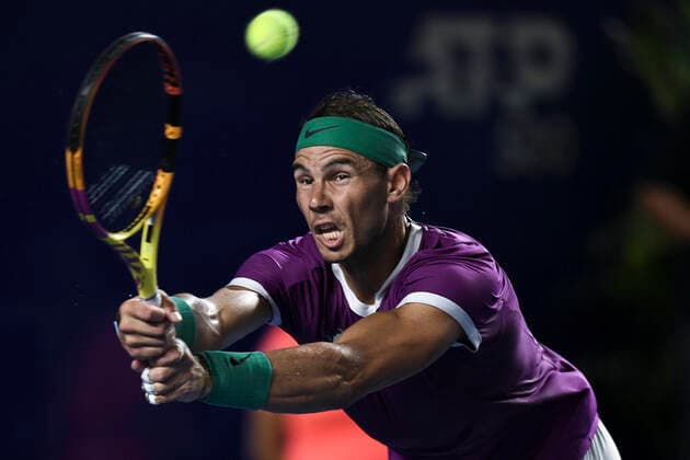 Sport Bilder des Tages (220225) -- ACAPULCO, Feb. 25, 2022 -- Rafael Nadal of Spain hits a return during the men s singles quarterfinal match against Tommy Paul of the United States at the 2022 ATP, Tennis Herren Mexican Open tennis tournament in Acapulco, Mexico, Feb. 24, 2022. Xin Yuewei) (SP)MEXICO-ACAPULCO-TENNIS-ATP-MEXICAN OPEN-QUARTERFINALS FuxLangxisike¡¤kanieduo 