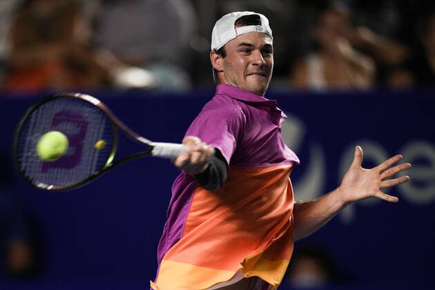 (220225) -- ACAPULCO, Feb. 25, 2022 -- Tommy Paul of the United States hits a return during the men s singles quarterfinal match against Rafael Nadal of Spain at the 2022 ATP, Tennis Herren Mexican Open tennis tournament in Acapulco, Mexico, Feb. 24, 2022. Xin Yuewei) (SP)MEXICO-ACAPULCO-TENNIS-ATP-MEXICAN OPEN-QUARTERFINALS FuxLangxisike¡¤kanieduo 